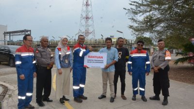 Peduli terhadap Akses Jalan yang Layak, RU VI Balongan Bantu Pembangunan Jalan di Desa Kiarasari