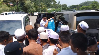 SMSI Madina Berbagi Nasi Kotak ke Jemaah Masjid
