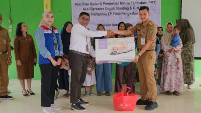 Pihak PT Pertamina EP Pangkalan Susu bersama Pemerintah Kabupaten Langkat saat menggelar percepatan penurunan stunting saat diabadikan. ( /Ist )
