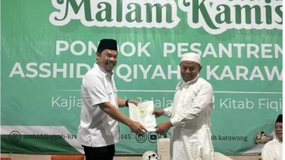 Berikan Rasa Aman Beribadah, BPN Karawang Serahkan 10 Sertipikat Wakaf Ponpes Ashidiqqiyah