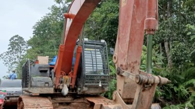 Tim Gabungan Dinas LHK Sumut Amankan 1 Unit Excavator Milik Penambang Emas Liar