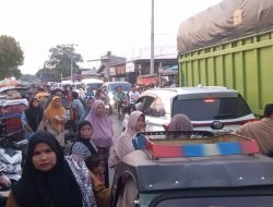 Reses Anggota DPR RI di Gunung Tua Menimbulkan Kemacetan Panjang