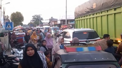 Reses Anggota DPR RI di Gunung Tua Menimbulkan Kemacetan Panjang