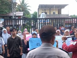 Mahasiswa Demo Polres Madina Terkait Tambang Emas Ilegal