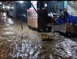 Jadi Langganan, Lurah Panyabungan III dan II Turun Tangan Atasi Banjir