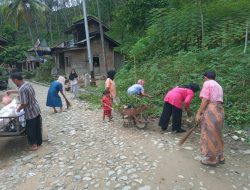 Cegah Penyebaran DBD, Bidan Desa Aek Mata Ajak Masyarakat Gotong Royong