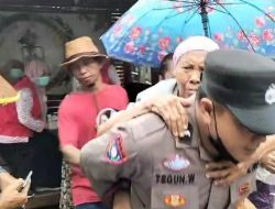 Polsek Juntinyuat Tanggap  Bencana, Bantu Warga Terdampak Puting Beliung