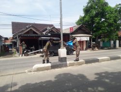 Panwaslu Kecamatan Jatibarang Copot Berbagai Alat Peraga Caleg Yang Melanggar Regulasi