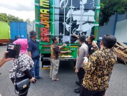 Polres Indramayu Kawal Logistik Surat Suara Pemilu 2024 Menuju Gudang Logistik KPU Kabupaten Indramayu