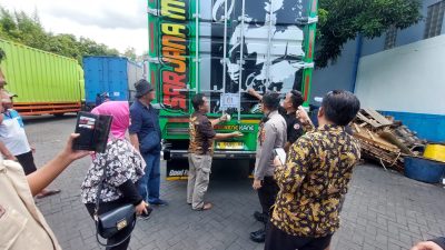 Polres Indramayu Kawal Logistik Surat Suara Pemilu 2024 Menuju Gudang Logistik KPU Kabupaten Indramayu