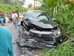 Mobil Innova Venturer Ringsek Alami Laka Lantas di Jalinsum Sidimpuan – Panyabungan 