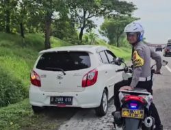 Cegah Kecelakaan, Kasat Lantas Polres Indramayu Himbau Pemudik Jangan Berhenti di Bahu Jalan Tol Cipali