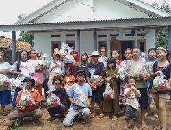 Warga  Yang Tinggal di Jalur Pipa Air Salamdarma-Kilang Balongan Dapat Sembako dari RU VI