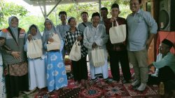 IWO Jawa Barat dan Rumah Zakat Bagi-Bagi Bingkisan Lebaran Untuk Lansia
