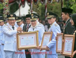 Menteri Dalam Negeri Beri Penghargaan Kepada Bupati Indramayu Pada Hari Otonomi Daerah