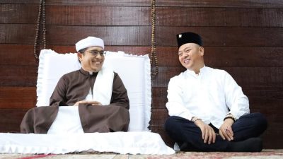Silaturahmi ke Tuan Guru Besilam, Nikson Nababan Diberi Amalan Khusus