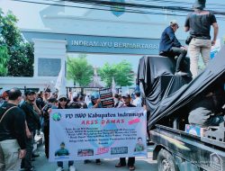 Wartawan Indramayu Unjukrasa Tolak Revisi RUU Penyiaran dan Pidanakan Seorang Oknum Kepala Desa Sukagumiwang