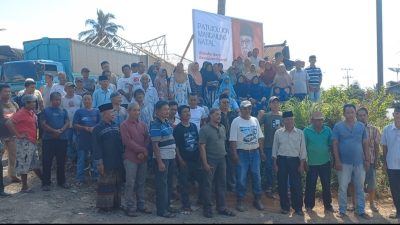 Ratusan Warga Maga Dirikan Baliho Dukungan Terhadap Ivan Iskandar Batubara