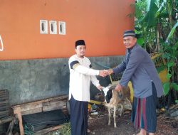 Rayakan Idul Adha, IWO Jawa Barat Bagikan Paket Daging Kurban untuk Warga