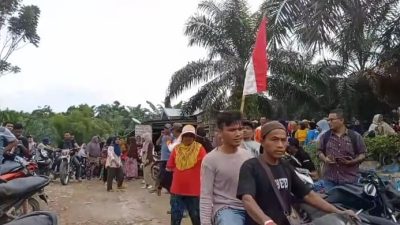 Warga Batu Sondat Batahan Demo PTPN IV