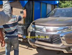 Mobil Dinas Sekda Madina Terserempet di Batu Jomba