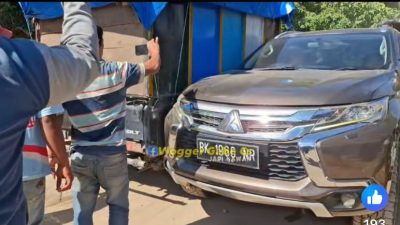Mobil Dinas Sekda Madina Terserempet di Batu Jomba