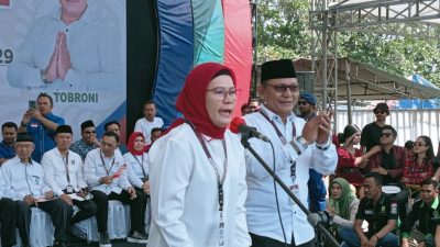 Nina -Tobroni Mendaftar ke KPUD Dikawal Ribuan Masyarakat
