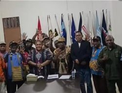 Ketua KPU Papua Tengah Terima Berkas Calon Independen Isaias Douw
