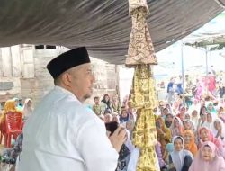 Calon Wakil Bupati “Onma” Dikerumuni Emak Emak Pengajian 