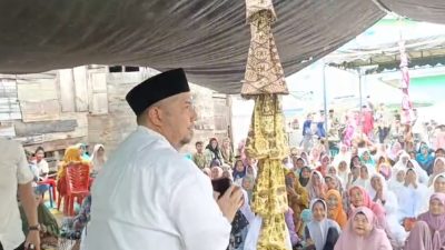 Calon Wakil Bupati “Onma” Dikerumuni Emak Emak Pengajian