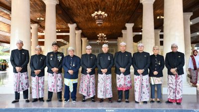 Area Manager Communication, Relation and CSR PT KPI RU VI Mohamad Zulkifli hadir Mewakili General Manager mengikuti Kirab menggunakan becak hias.