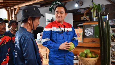 Kunjungi Mitra Binaan TJSL, GM Kilang Balongan Belajar Bahasa Isyarat Hingga Takjub dengan Mangga Agrimania Asal Indramayu