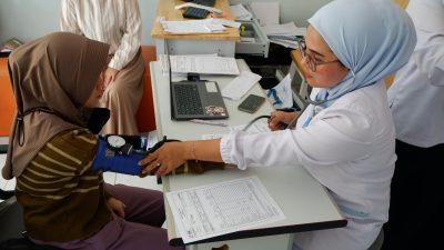 Peringati HUT Pertamedika IHC ke-27, RS Pertamina Balongan Gelar MCU Gratis dan Penanaman Pohon