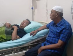 Keluarga Besar NU Jenguk Faslah di RSU Permata Madina