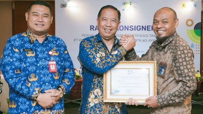 Kado Manis Jelang HLN ke-79, Kanwil BPN Jateng Serahkan 16 Sertifikat Aset Tanah PLN