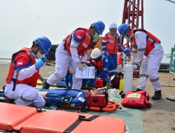 Kilang Balongan Asah Keterampilan Tim Emergency Response dalam Simulasi Kebakaran