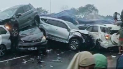 Kecelakaan Maut di Tol Cipularang Libatkan Puluhan Kendaraan