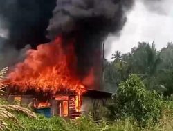 Rumah Semi Permanen dan 2 Sepeda Motor Hangus Terbakar di Desa Darussalam