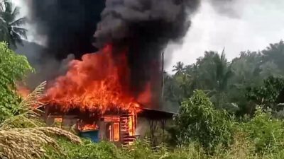 Rumah Semi Permanen dan 2 Sepeda Motor Hangus Terbakar di Desa Darussalam
