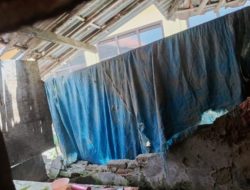Yatim Piatu di Indramayu Menangis Histeris, Rumah Bocor Terperangkap Hujan