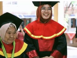Nenek 90 Tahun Raih Gelar, Bukti Belajar Tak Pernah Terlambat
