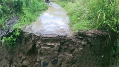 Ribuan Warga Cirebon Terisolasi, Akses Jalan Putus Total Akibat Hujan Deras