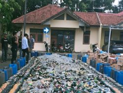 Polres Indramayu Musnahkan Ribuan Botol Miras, Amankan Natal dan Tahun Baru