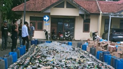Polres Indramayu Musnahkan Ribuan Botol Miras, Amankan Natal dan Tahun Baru