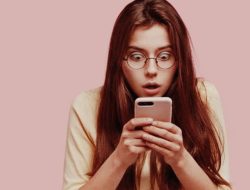 Kecanduan Smartphone di Indonesia: Waktu Terbanyak di Dunia