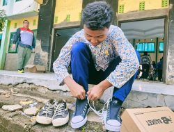 PHE ONWJ Bantu Wujudkan Mimpi Pelajar Indramayu lewat Program Sedekah Sepatu