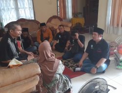 Jelang HPN, Wartawan SMSI Madina Berbagi Kasih, Kunjungi Wartawan Waspada Yang Terkena Stroke