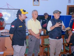Wakil Bupati Indramayu Salurkan Bantuan untuk Korban Banjir Rob di Eretan Kulon