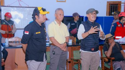Wakil Bupati Indramayu Salurkan Bantuan untuk Korban Banjir Rob di Eretan Kulon