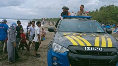 Polisi Gagah Berkorban Demi Nyawa Orang Lain